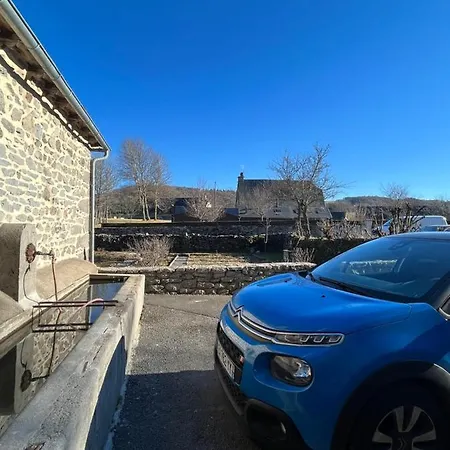 La Maison En Pierre Bleu * ベス・エ・サンタナステーズ